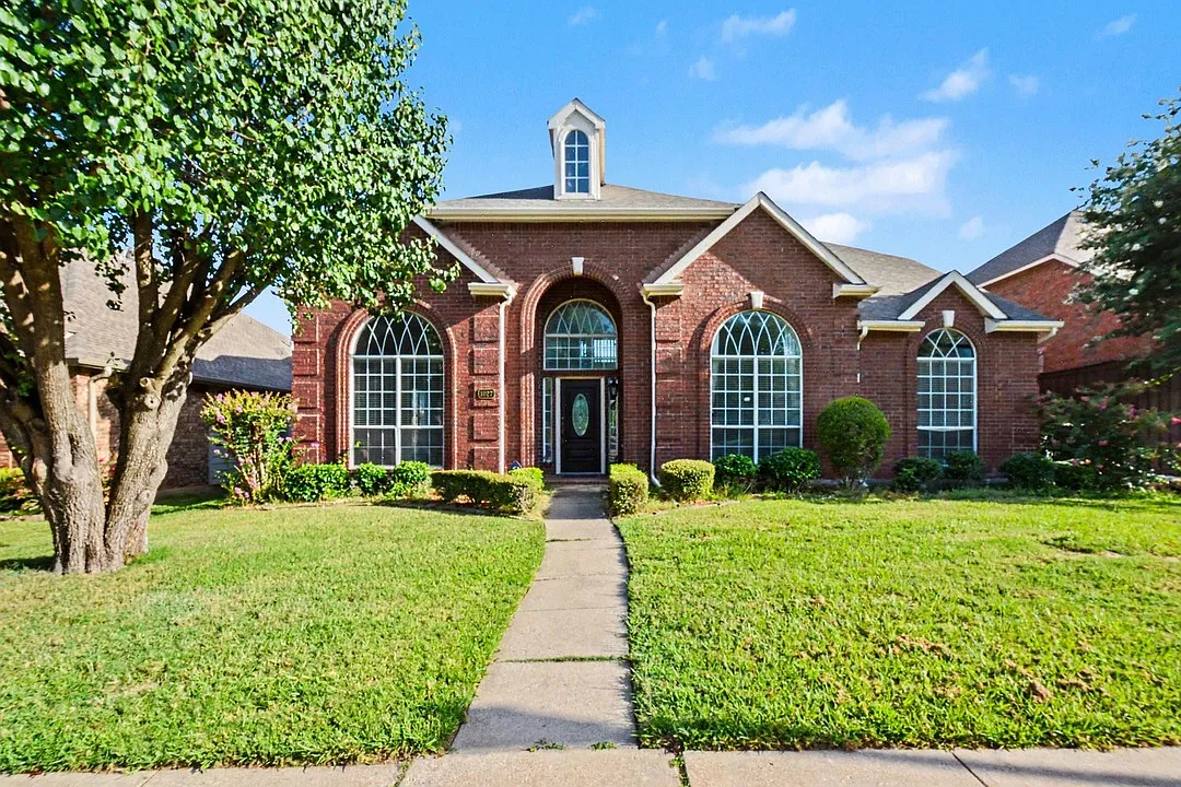 4 bed, 3680 sqft, $3,900 — Photo 1