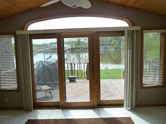5th image of 9814 Queen Oaks Dr