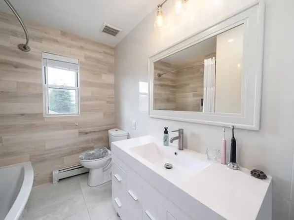 25 Helen Street image 13 of 16