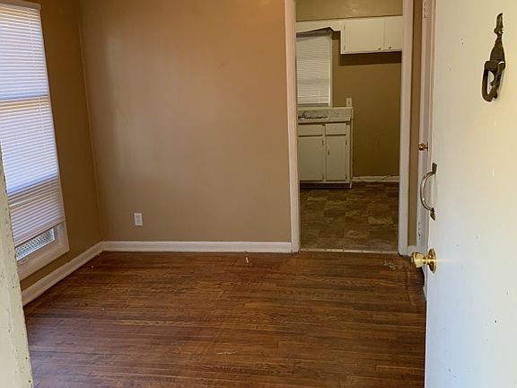 Entry way/Dining room
