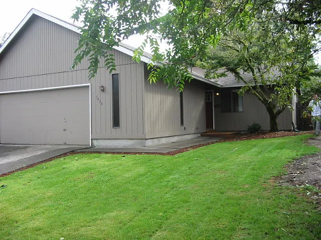 1616 SE Lambert St — Photo 1