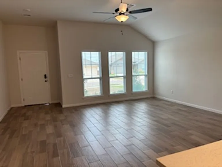 18200 Austin Ct — Photo 5