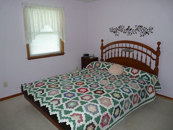 5th image of 52 Harriette Dr