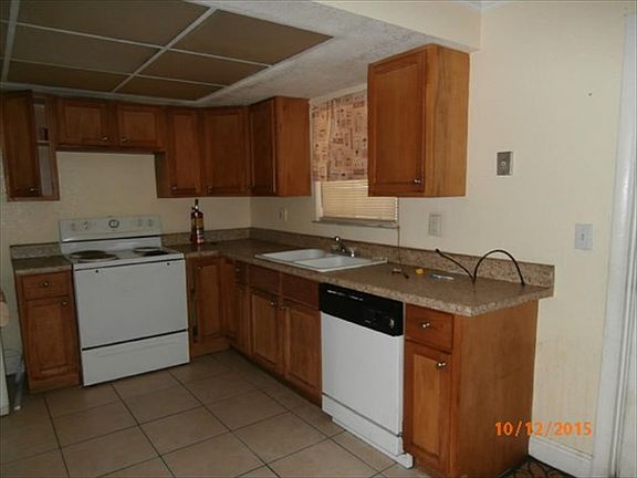 4th image of 118 NE 6th Ave