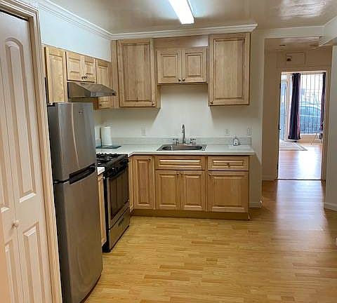 4th image of 2238 Vicente St APT 1