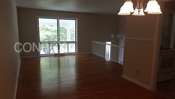 5th image of 3630 Marymont Dr NW