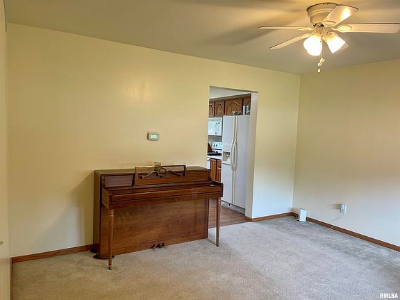 4th image of 3059 Whitehaven Cir