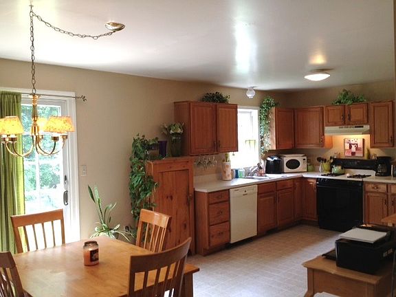 Dining Area & Kitchen