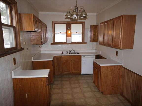 3rd image of 708 S Madison St