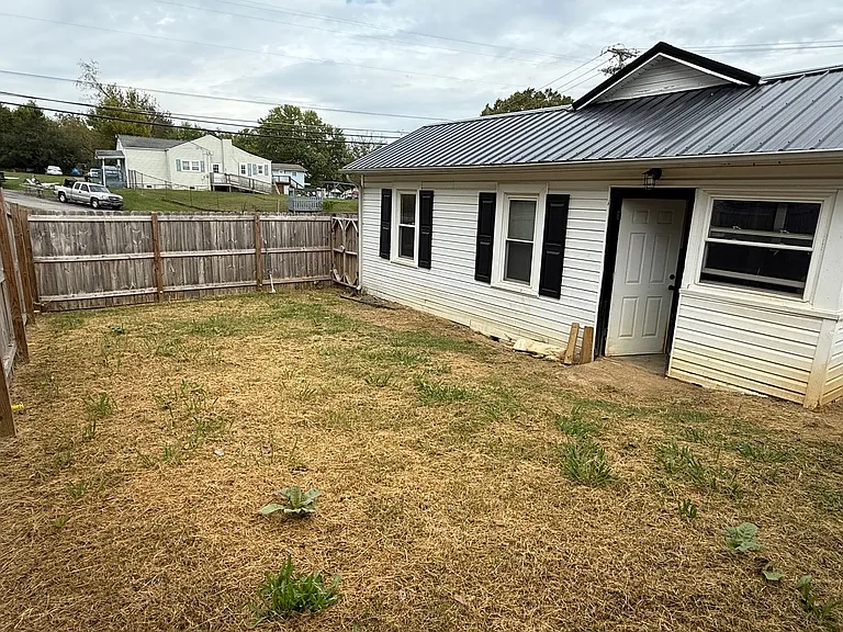 703 Gray Station Rd — Photo 20