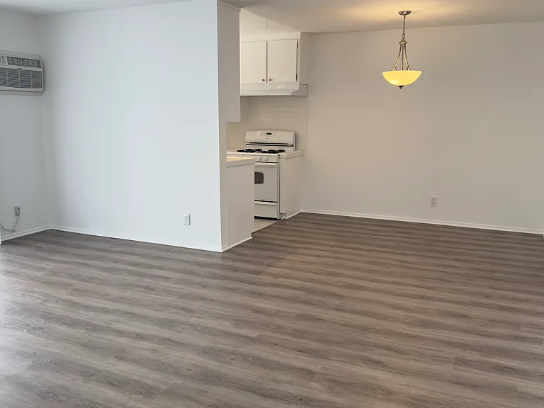 1433 Armacost Ave #7 — Photo 3
