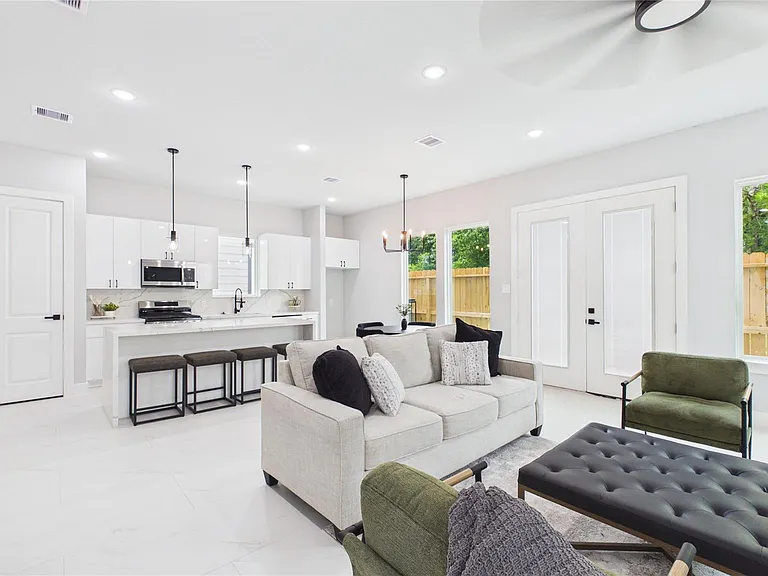 3748 Corder St — Photo 3