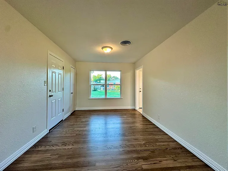 4300 Phillips Dr — Photo 6