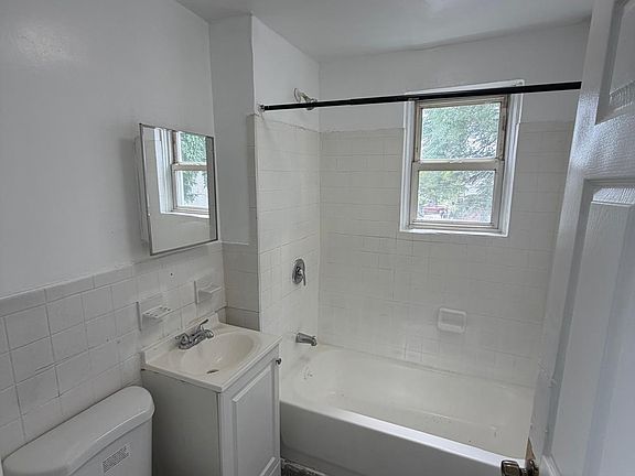 3rd image of 231 3rd St APT 2
