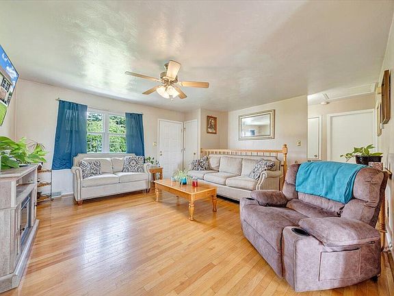 4th image of 8575 Brubaker Dr