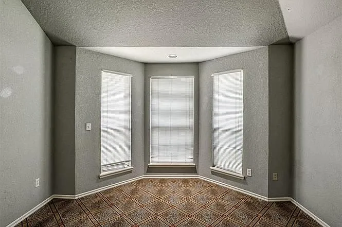 3 bed, 2.0 bath, 2247 sqft, $2,000 — Photo 2