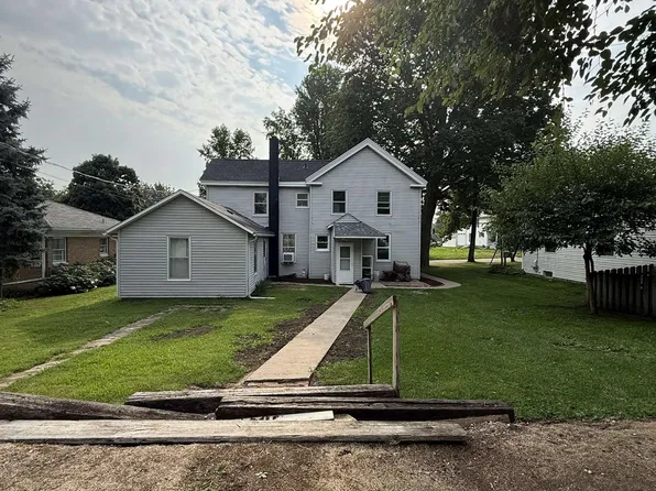 607 S Jackson St, Mount Carroll, IL 61053