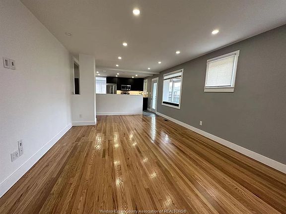 4th image of 1112 Eastlawn Ave