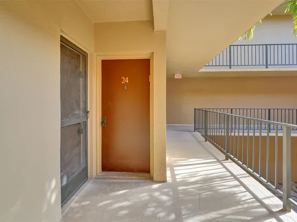 4040 N Hills Dr APT 24, Hollywood, FL 33021