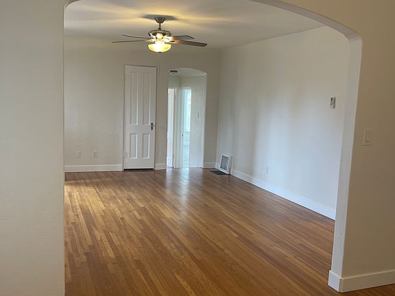 4th image of 3811-38115 8th Ave #3811