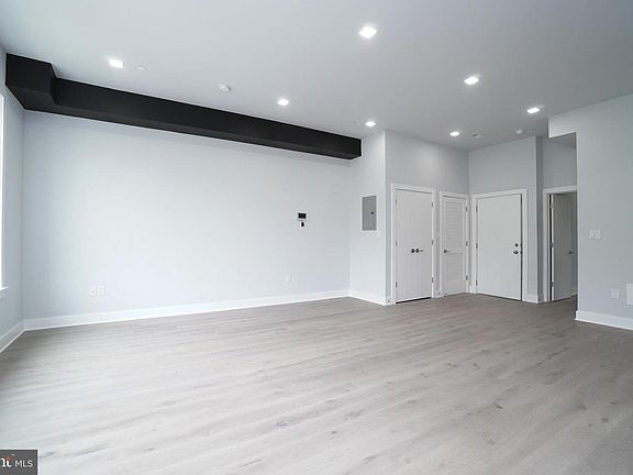4th image of 4303 Fairmount Ave #3