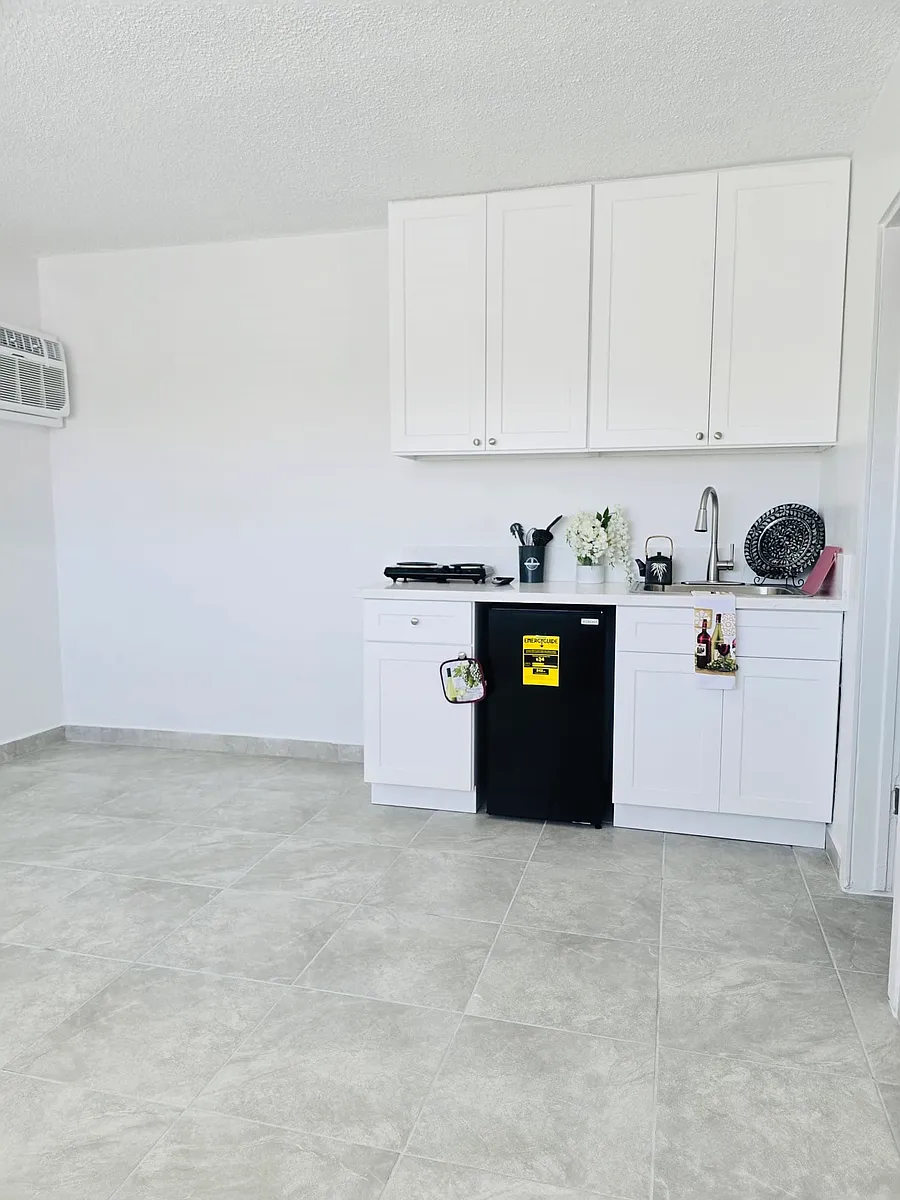 Building Photo - 8553 Cedros Ave #11