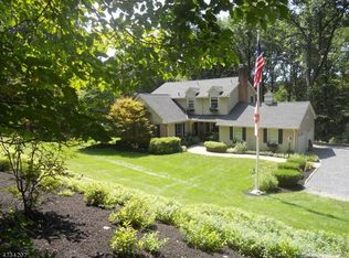 14 Woodbrook Rd, Hampton, NJ 08827