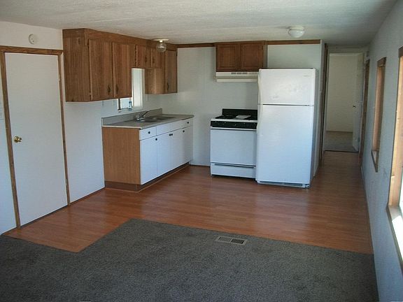 2nd image of 207 W Pecan St