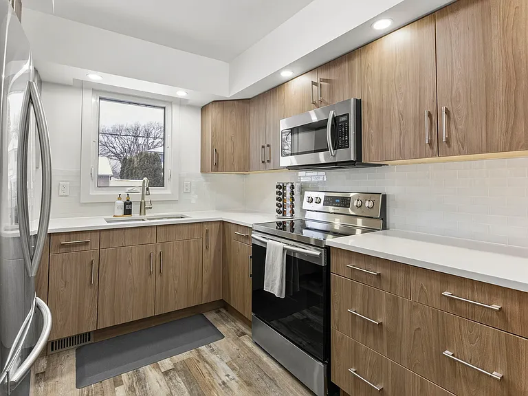 639 Brock St #639 — Photo 14