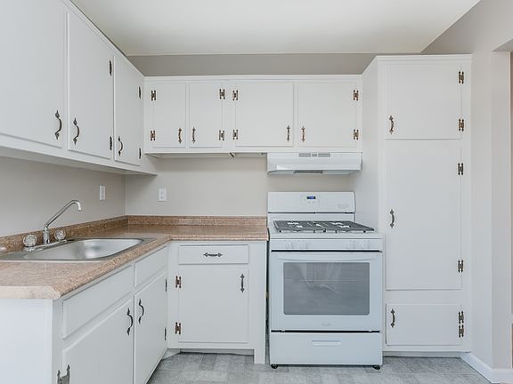 3rd image of 38 E Sycamore St