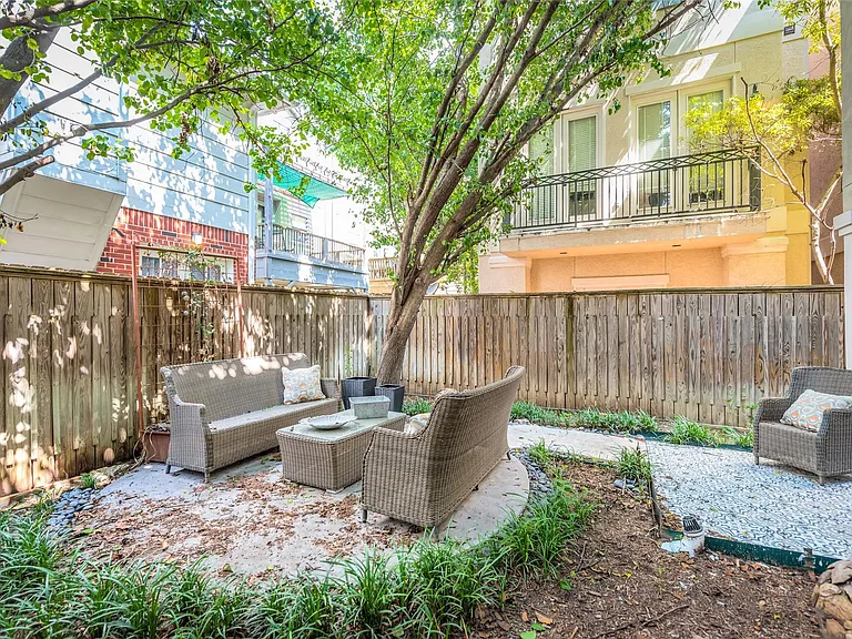 2108 Driscoll St — Photo 48