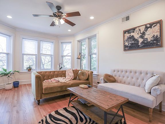 3rd image of 2555 W Eastwood Ave APT 2