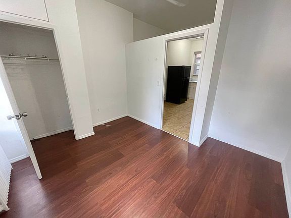 5th image of 33 Kingsland Ave APT 2A
