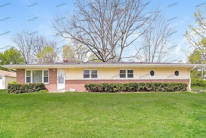 3 bed, 1.0 bath, 1170 sqft, $1,650 — Photo 1