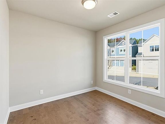 4th image of 356 Lakeside Ct
