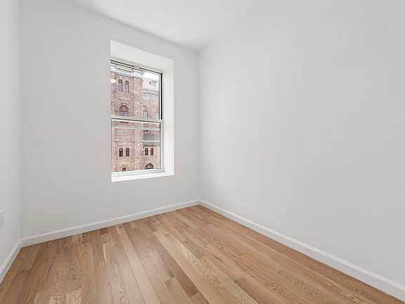 4th image of 815 Willoughby Ave #7