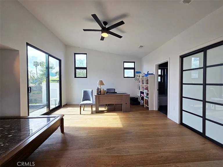 915 S Rimpau Blvd — Photo 10