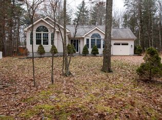 110 Rhododendron Ln, Milford, PA 18337