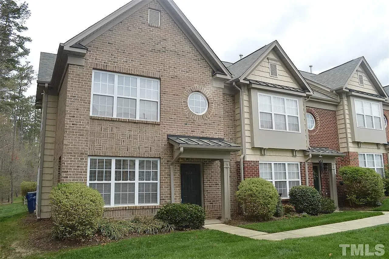 2 bed, 2.5 bath, 1340 sqft, $1,650 — Photo 1