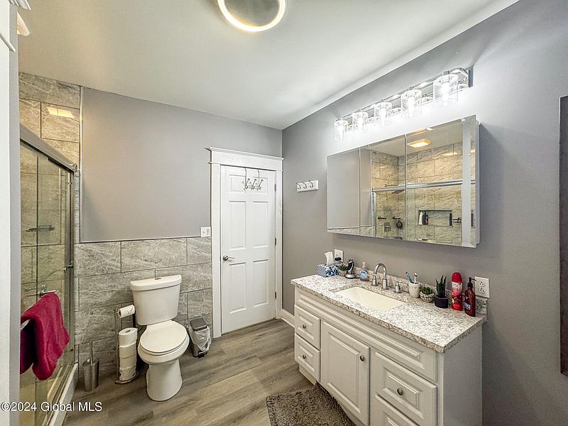 5th image of 3024 Myrtle Avenue
