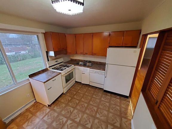 4th image of 2246 Hollis Dr