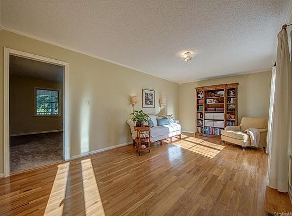 3rd image of 134 Harbourtown Dr