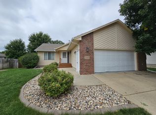 319 N Whitni Ln, Sioux Falls, SD 57107