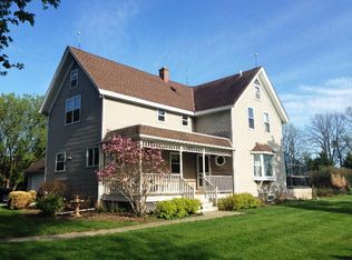 3274 Elm Rd, Cedarburg, WI 53012