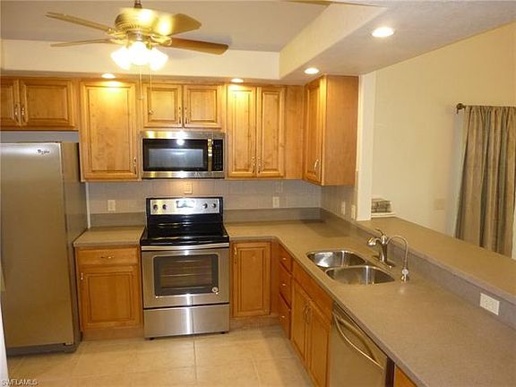 4th image of 208 NW 26th Pl