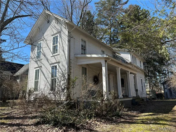 27 Walnut St, East Aurora, NY 14052