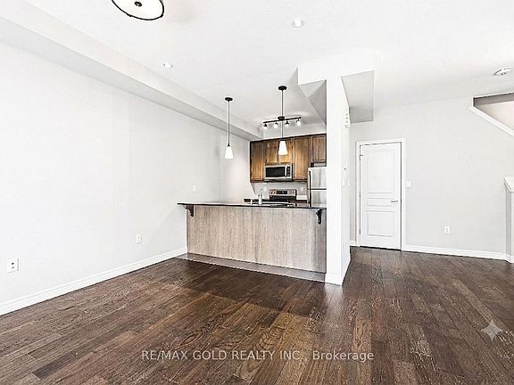 5th image of 4 Bird Ln