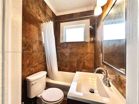 4th image of 124 Mendoza Ave APT 11