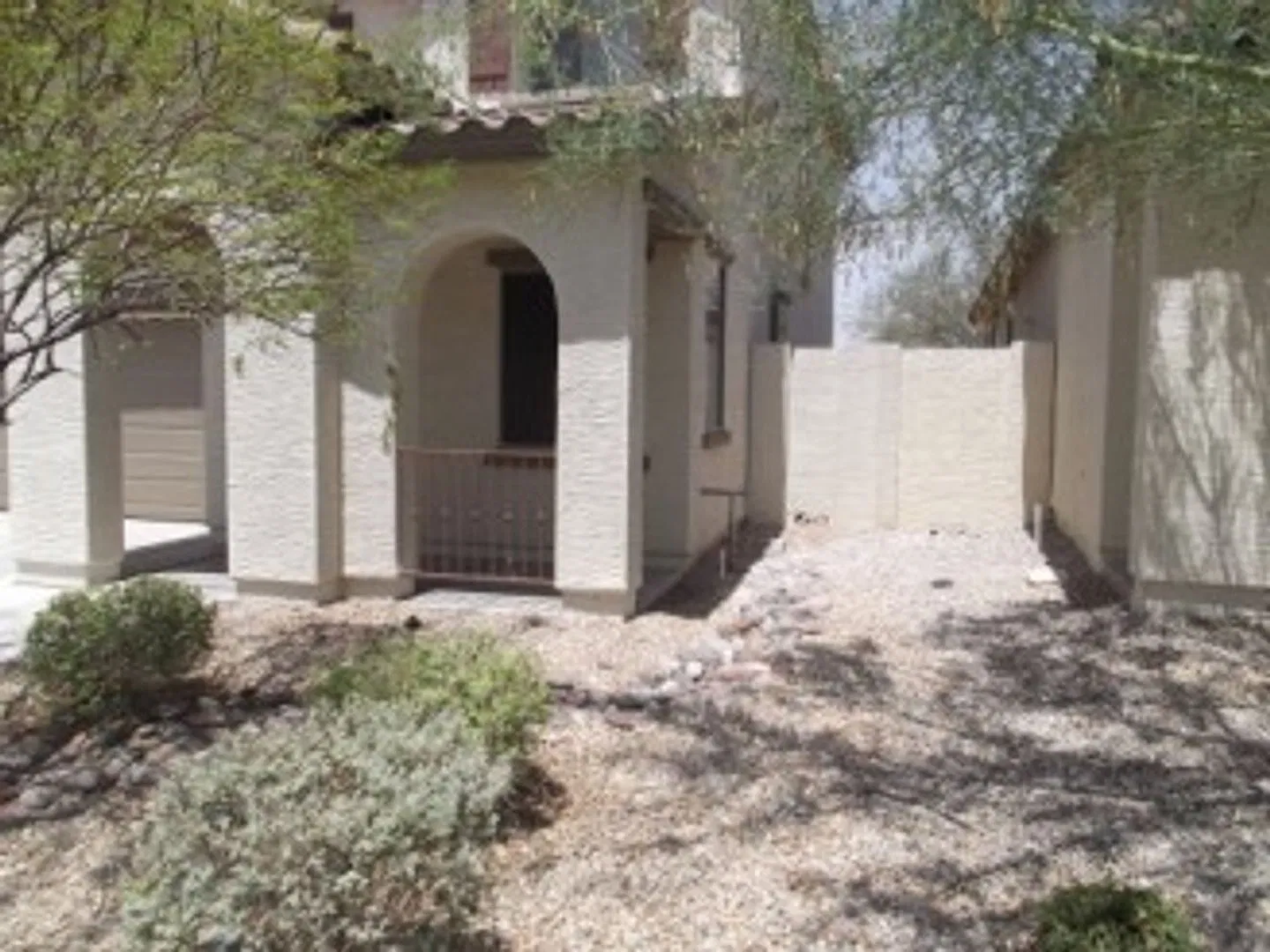 3 bed, 2.5 bath, 2105 sqft, $2,000 — Photo 2
