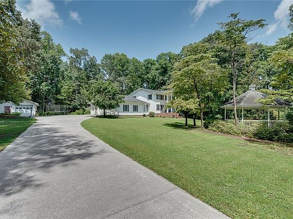 4th image of 143 Barnard Rd